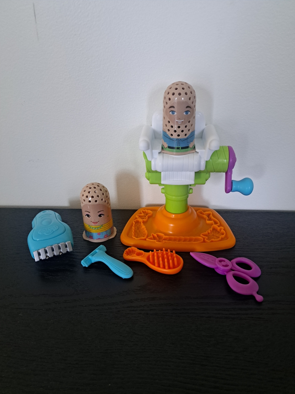 Play-Doh Kids Barber Playset with Styling Chair And Accessories